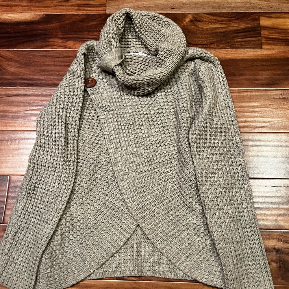 Tan button neck cowl sweater! Day to Day Blu Pepper Large